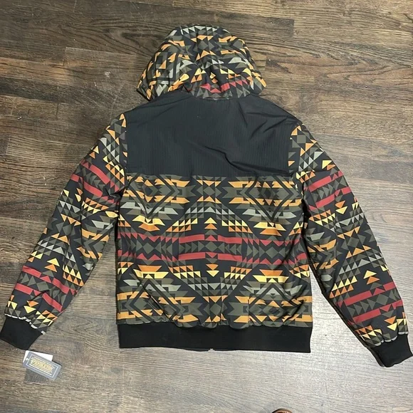 Brand new with tags Pendelton jacket. 2 zipper pockets in front and 1 inside. - Picture 2 of 9